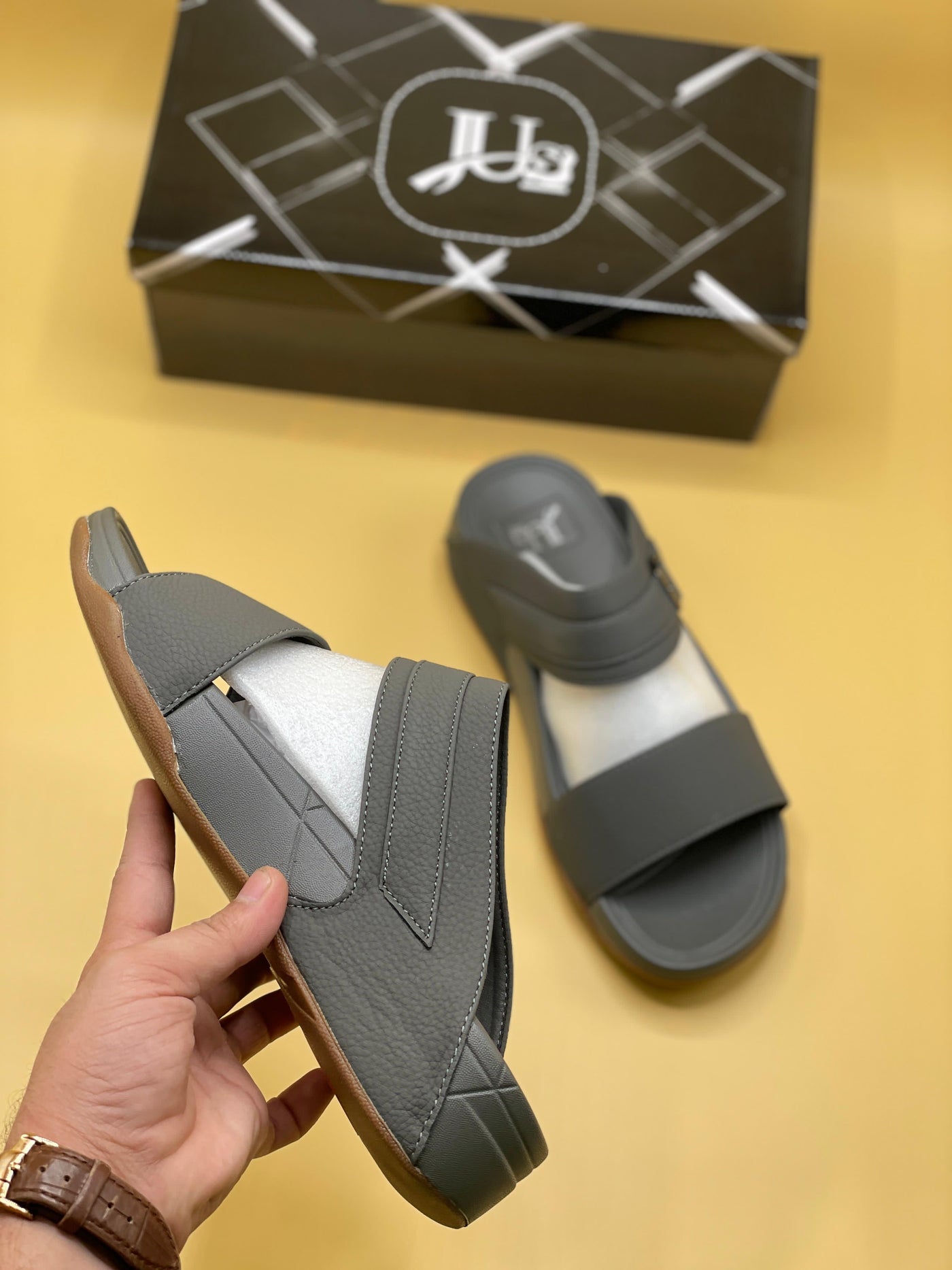 BRAND ARAB FOOTWEAR(grey)