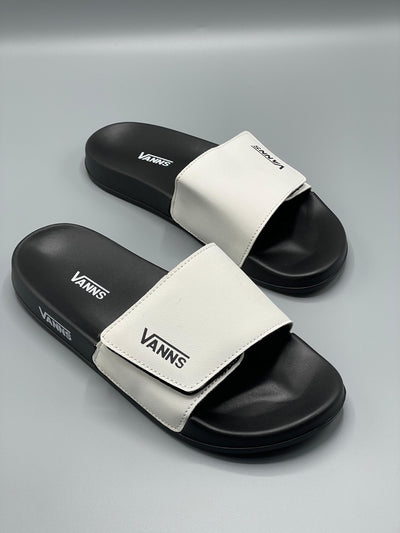 BRAND FOOTWEAR SLIPPERS (white)