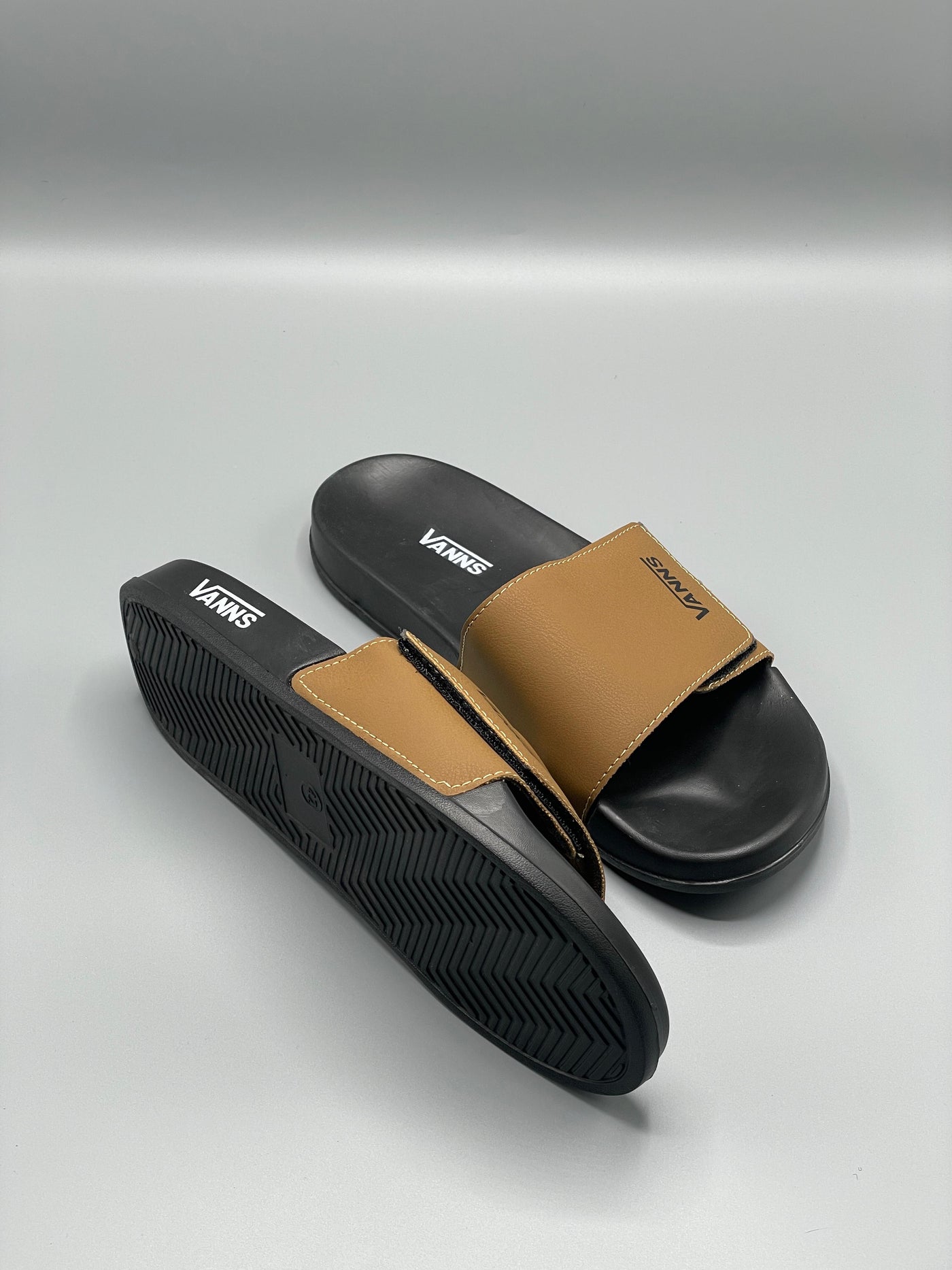 BRAND FOOTWEAR SLIPPERS (brown)