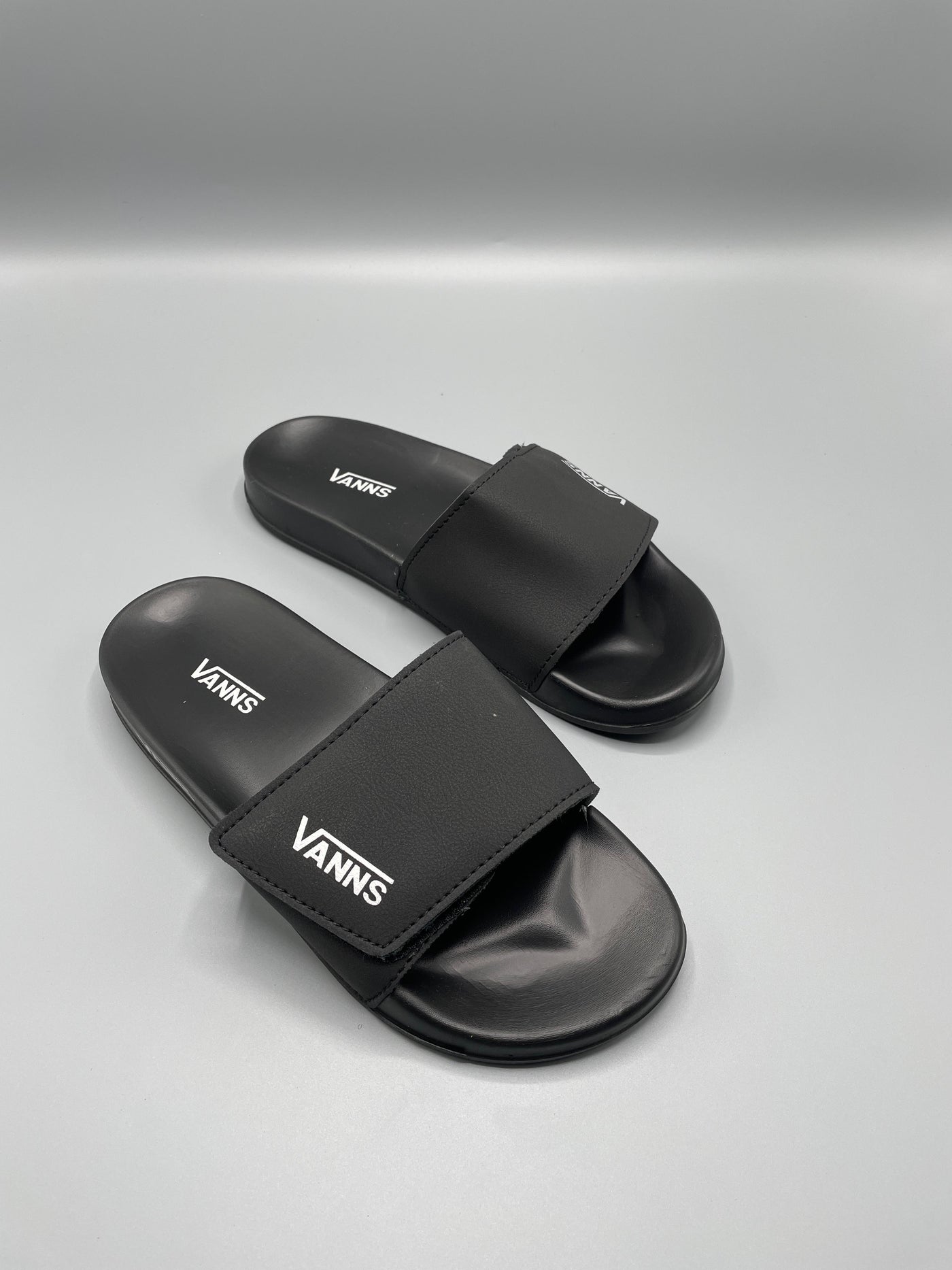 BRAND FOOTWEAR SLIPPERS (black)