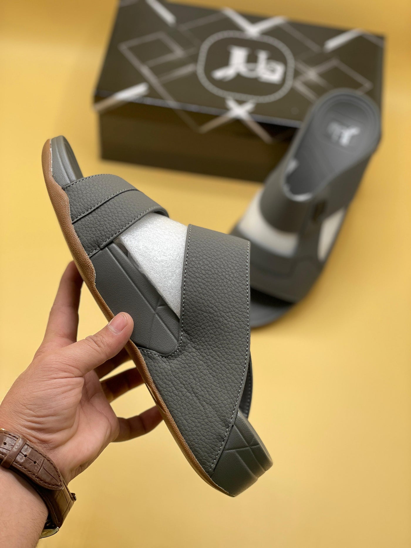 BRAND ARAB FOOTWEAR(grey)